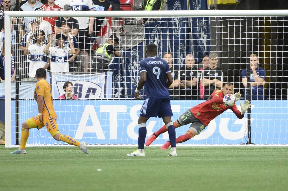 Nahuel Guzmán, clave en el pase de Tigres. Foto: Reuters.