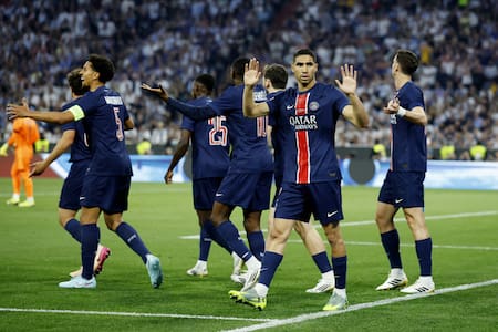 Paris Saint Germain goleó al Inter de Milán en la final de la Champions League. Foto: REUTERS/Peter Cziborra.