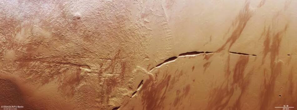 Impactante grieta en Marte. Foto: ESA.
