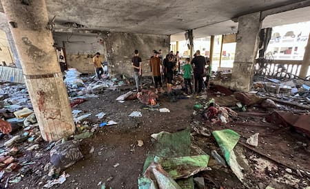 Ataque de Israel sobre una escuela de Gaza. Foto: REUTERS.