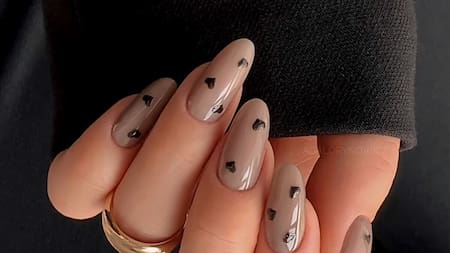Colores retro y estampados minimalistas: las uñas que marcarán tendencia en la temporada de otoño 2026
