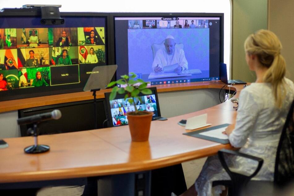 Encuentro virtual entre Papa Francisco y Fabiola Yañez