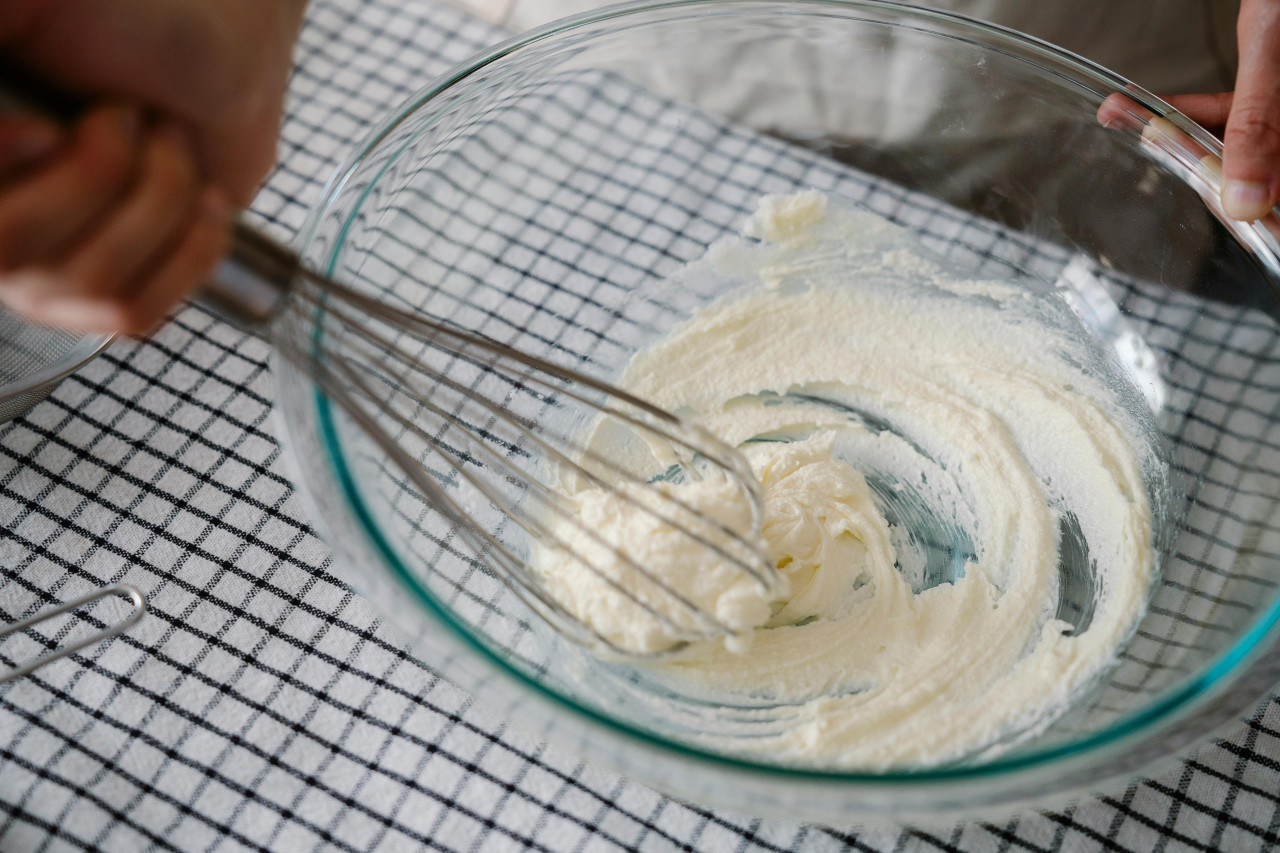 Cocina, recetas, persona cocinando. Foto: Pexels.