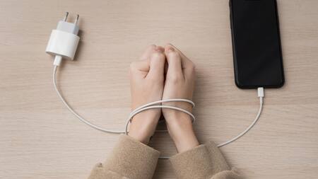 Cargador de celular. Foto: Freepik