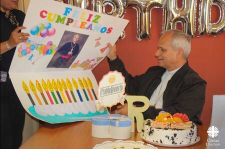 Robert Prevost, el ahora papa León XIV, mientras vivía en Perú. Foto: X / @OutPeru.