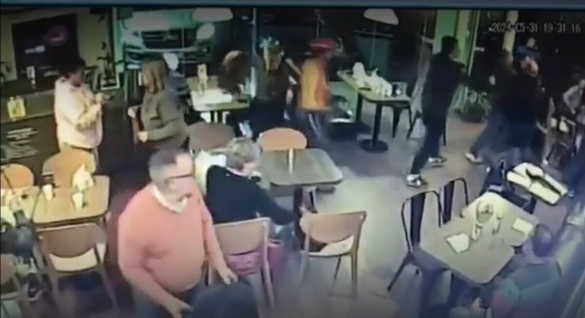 Se desató un escándalo en la estación de servicio tras la agresión. Foto: captura video.