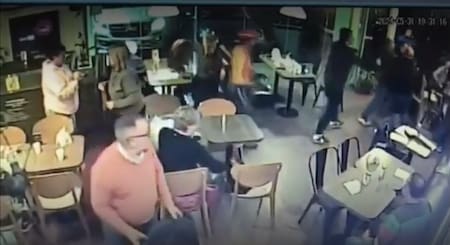 Se desató un escándalo en la estación de servicio tras la agresión. Foto: captura video.