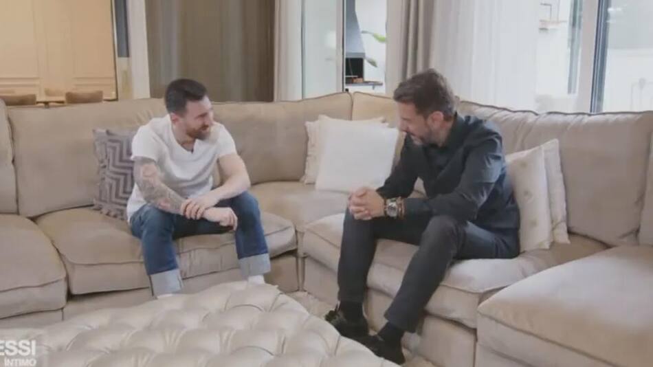 Lionel Messi junto a Pablo Giralt. Foto: captura video.