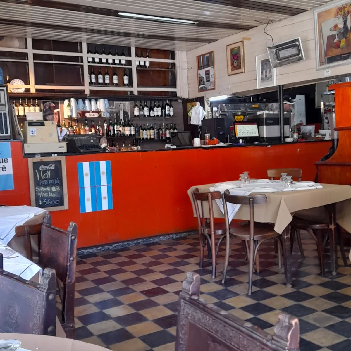 La Buena Medida, bodegones