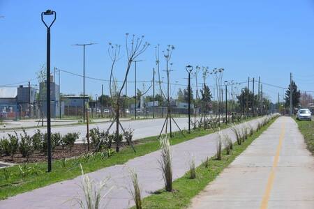 Recorrida por la nueva Av. Héroes de Malvinas en Pablo Nogués. Foto: Prensa.