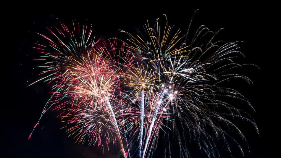 Cohetes, explosiones, fuegos artificiales. Foto: Unsplash
