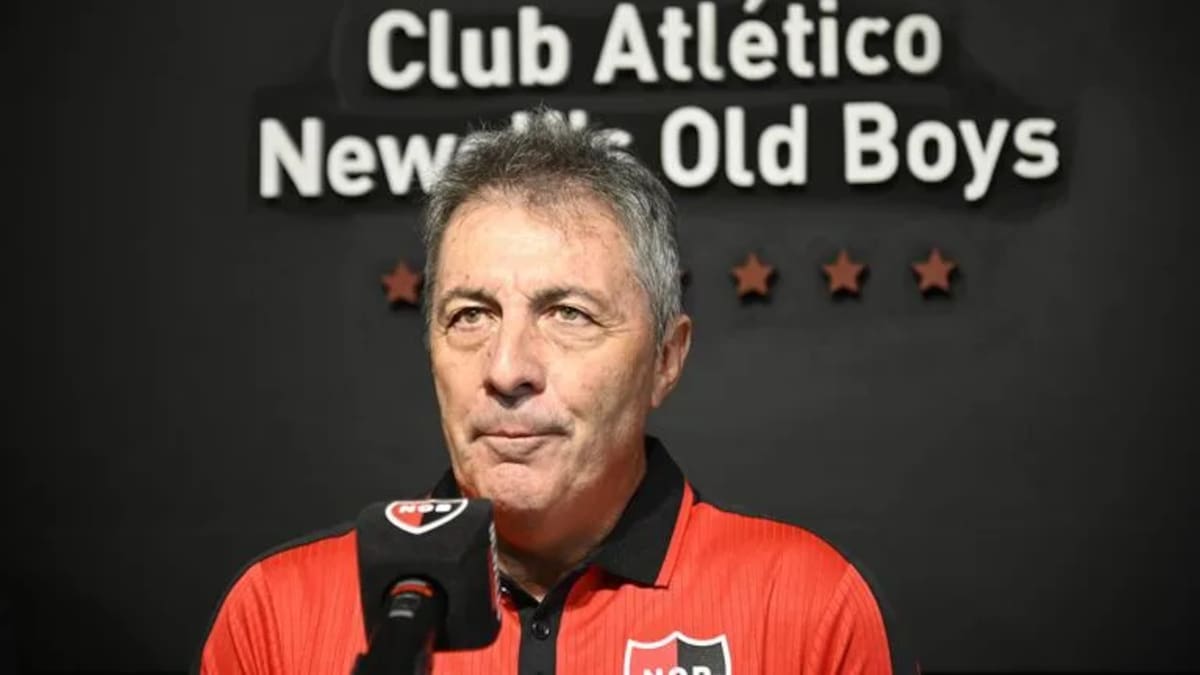 El DT de Newells Frank Kudelka protagonizó un accidente de tránsito y una mujer resultó herida