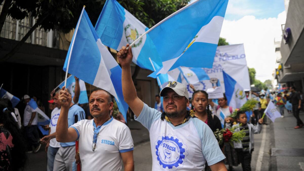 "Marcha de las Flores" en Guatemala. Foto: Reuters.