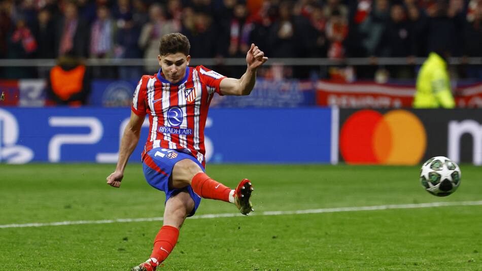 El penal anulado a Julián Álvarez. Foto: Reuters/Susana Vera