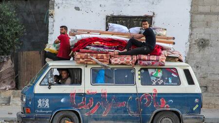 Evacuación de palestinos de Rafah. Foto: Reuters.