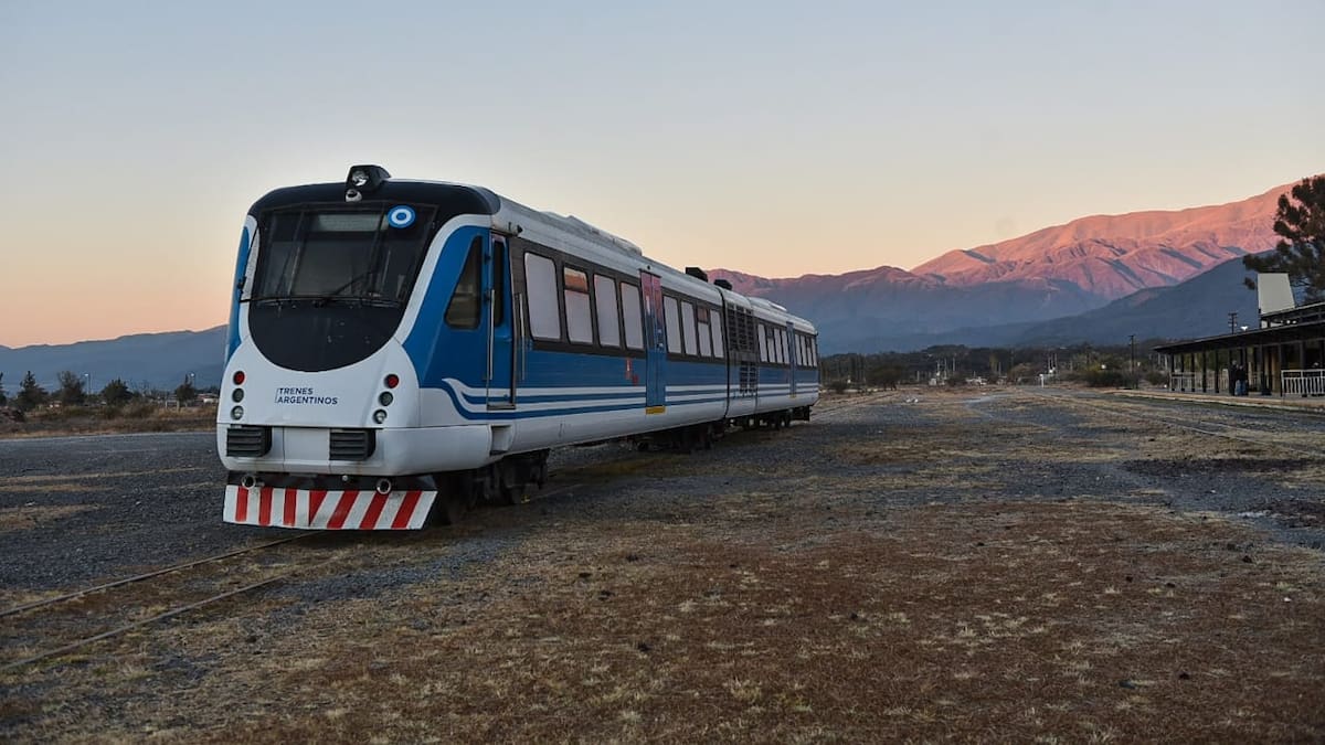 No es el Tren de las Nubes: el servicio ferroviario de Salta que conecta pueblos en una experiencia única