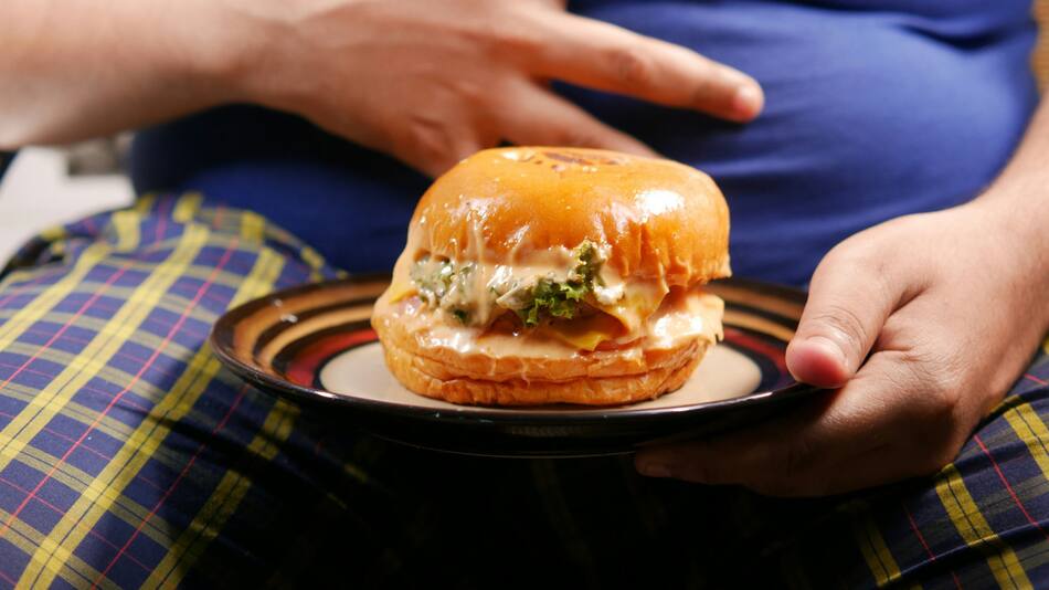 Comida chatarra, dolor estomacal. Foto: Unsplash.