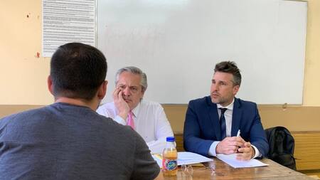 Alberto Fernández tomando examen en la Facultad de Derecho