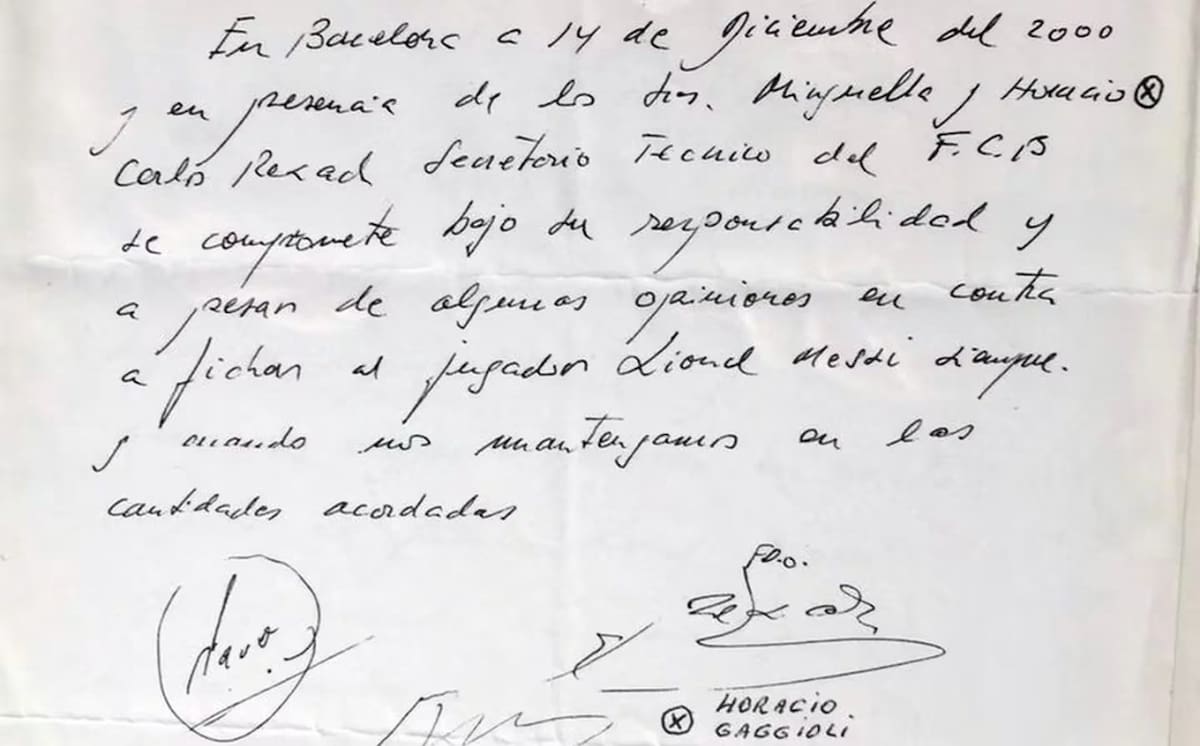 Servilleta donde Messi firmó su primer contrato.