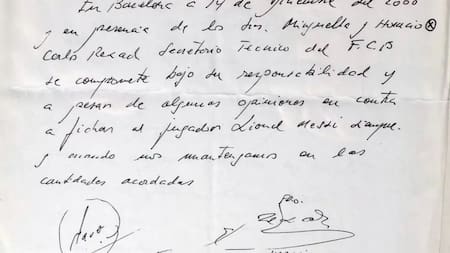 Servilleta donde Messi firmó su primer contrato.