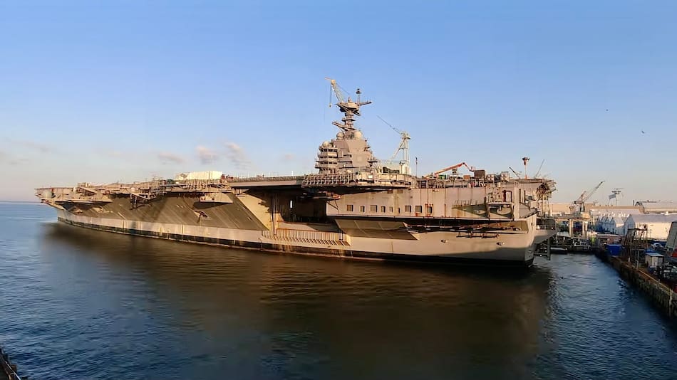 Portaaviones nuclear USS John F. Kennedy (CVN-79) de Estados Unidos.