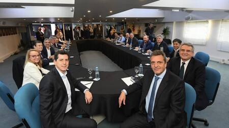 Sergio Massa encabezó reunión con representantes del peronismo. Foto: NA.