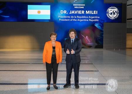Javier Milei con Kristalina Georgieva, directora del FMI. Foto: Presidencia