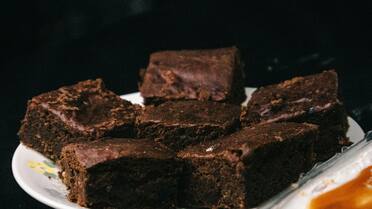 Sin harina ni azúcar: cómo hacer el brownie saludable más rico de todos en pocos minutos