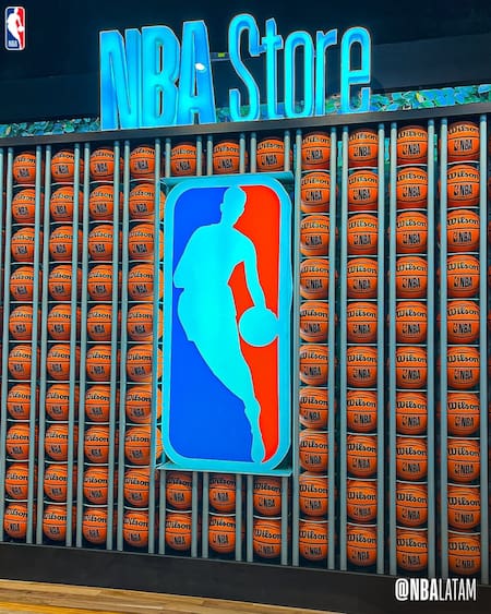 Llegó la primera NBA Store a Buenos Aires. Foto X @NBALatam