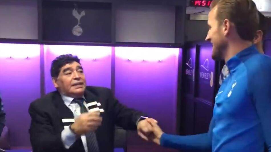 Diego Maradona y Harry Kane. Foto: captura de video.