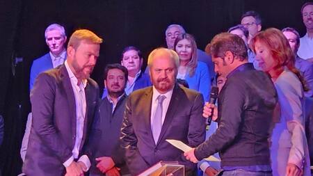 Jura de Gastón Granados como intendente en Ezeiza