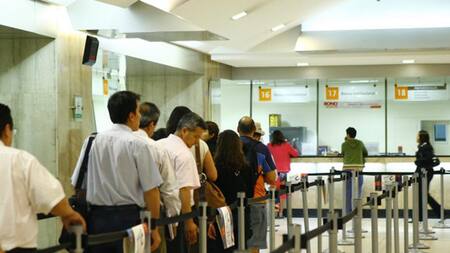 Gente en el banco, economía