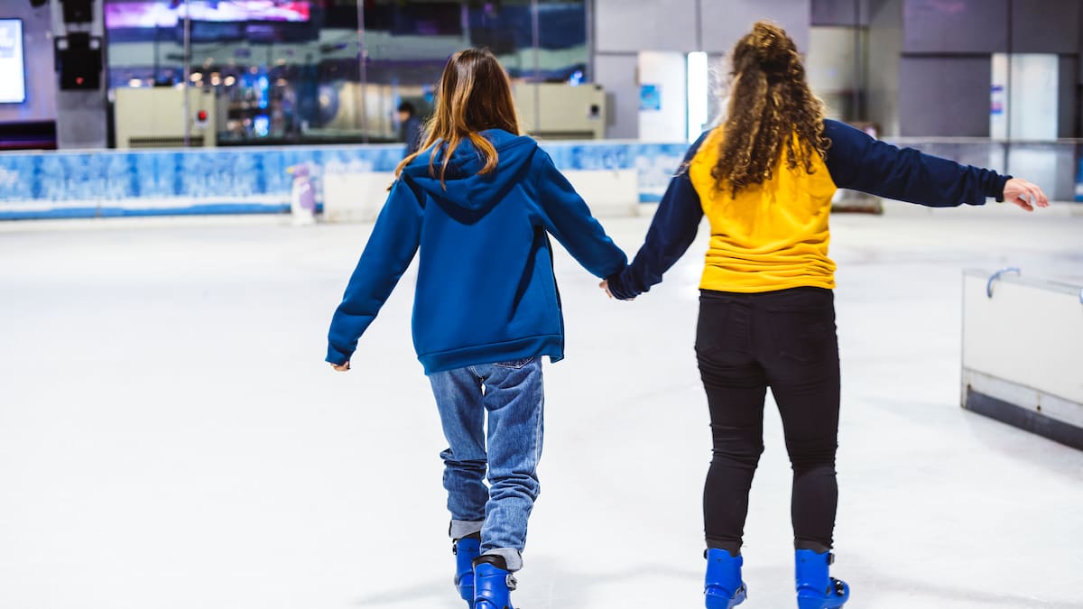 Pista de hielo, patinaje, vacaciones de invierno.