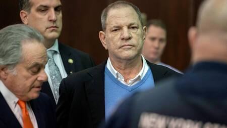 Harvey Weinstein en la policía, Reuters