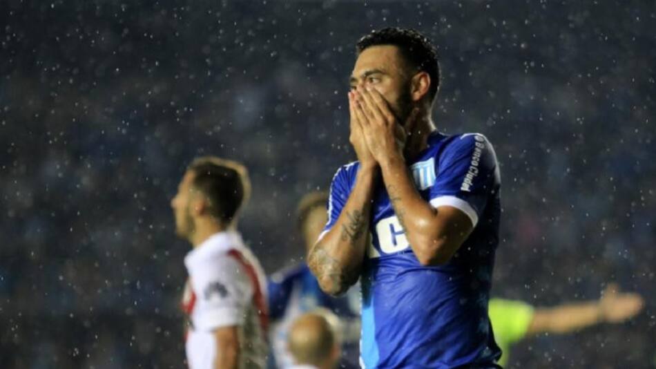 Nery Domínguez, dio positivo en coronavirus y suma otra baja para Racing