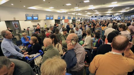 Vuelos suspendidos en Aeroparque por conflicto gremial en Aerolineas Argentinas y Austral, NA