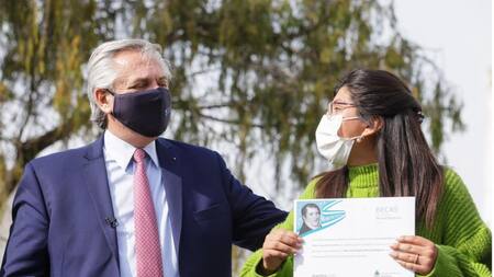 Alberto Fernández en Florencio Varela, becas