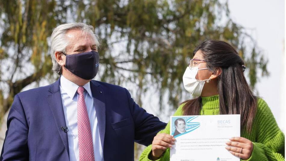 Alberto Fernández en Florencio Varela, becas