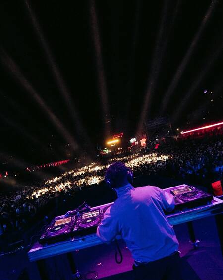 Mariano Mellino, DJ argentino invitado a tocar con Oasis.