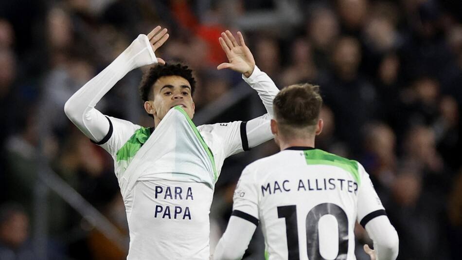 El festejo de Luis Díaz con Alexis Mac Allister. Foto: Reuters.