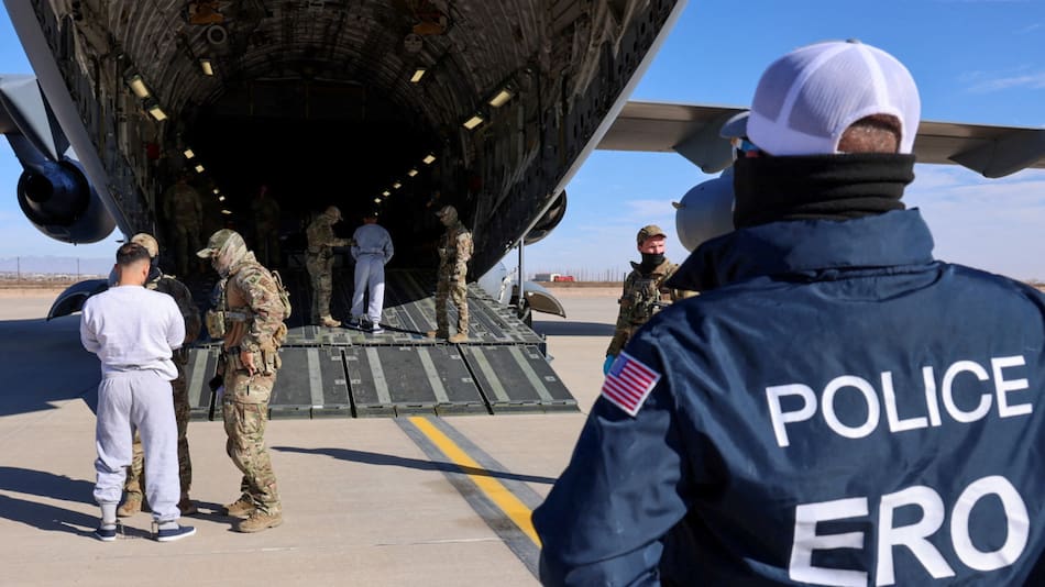 Deportación de migrantes en Estados Unidos. Foto: Reuters/DHS