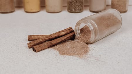 Mezclar canela con bicarbonato: por qué deberías hacer esta combinación que ayuda a la limpieza del hogar