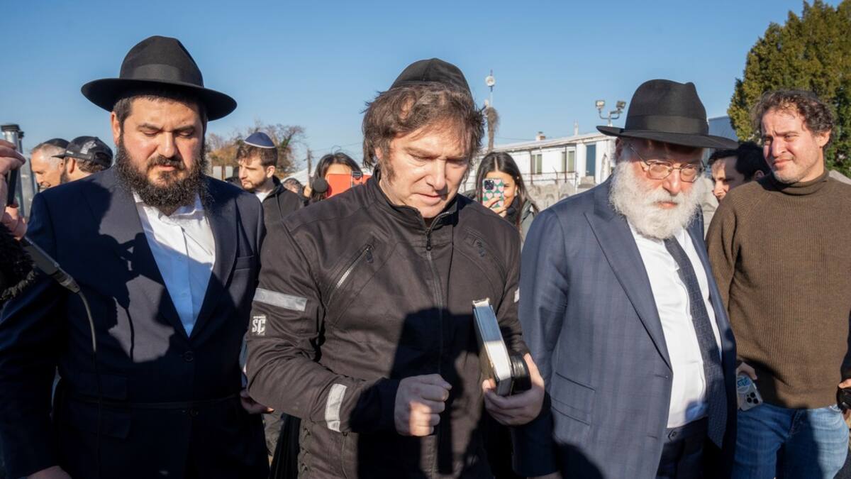 Javier Milei en su visita a la tumba del Rebe Lubavitch en 2025.