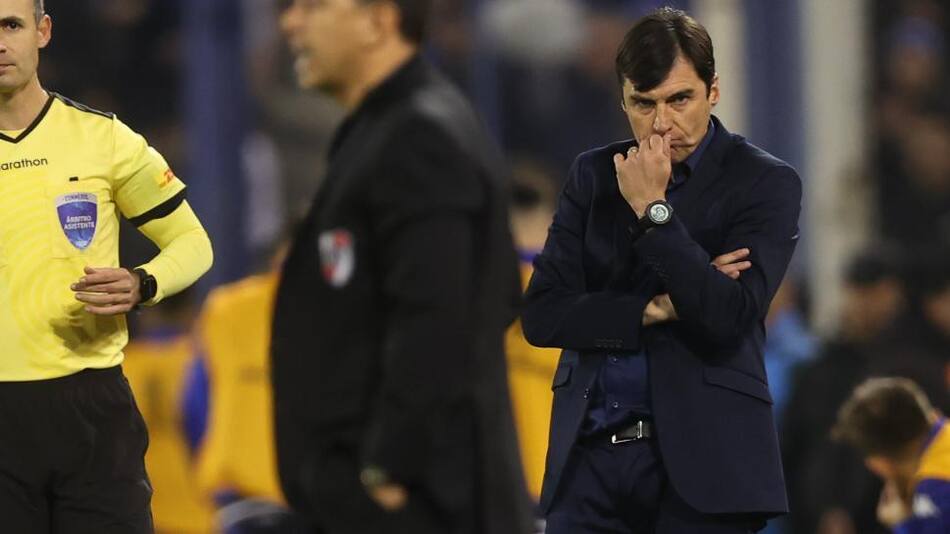 Cacique Medina, técnico de Vélez. Foto: EFE.