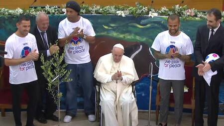 El Papá Francisco al principio del partido We Play for Peace. Foto: We Play for Peace