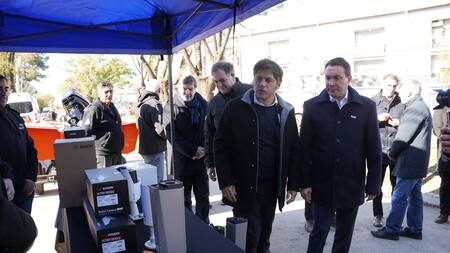 Andrés Watson y Axel Kicillof entregaron recursos para reforzar la seguridad en Florencio Varela.