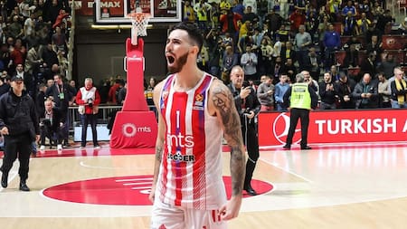 "Argentina, Argentina": locura de los hinchas serbios del Estrella Roja de Luca Vildoza tras la derrota de Croacia