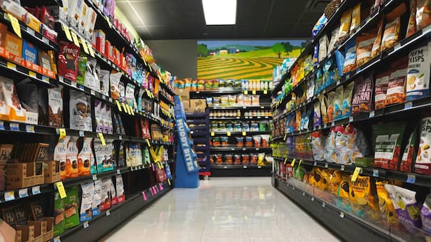 Cierre masivo en Argentina: una icónica cadena de supermercados le dice adiós a varias sucursales por la caída del consumo