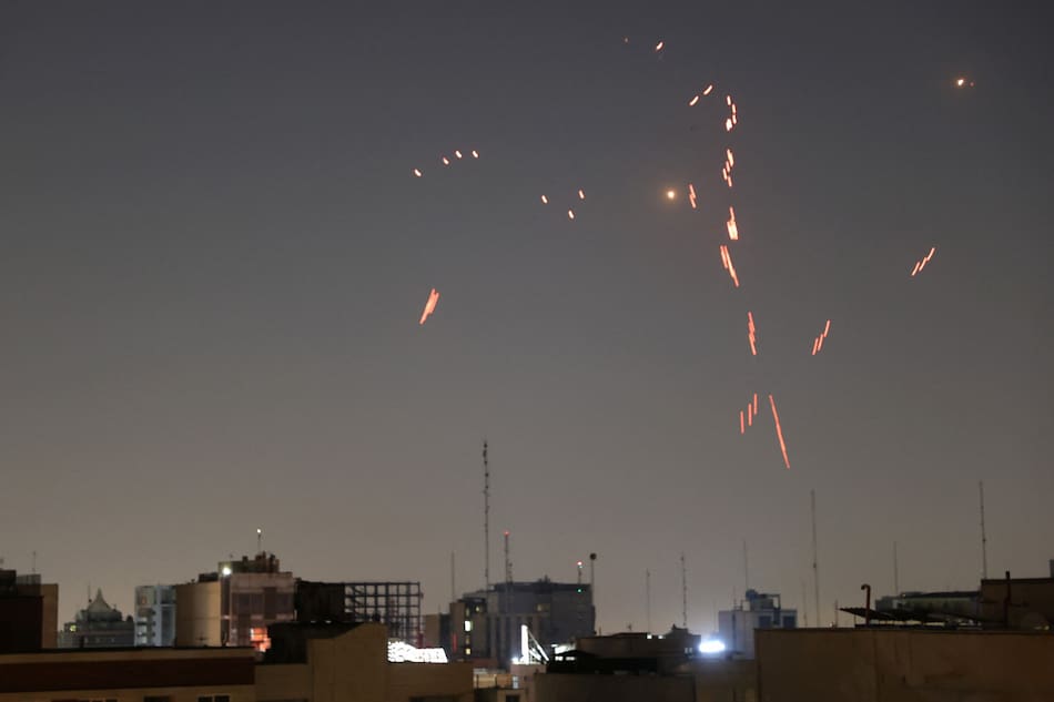 Misiles de Israel sobre Irán en Teherán. Foto: REUTERS.