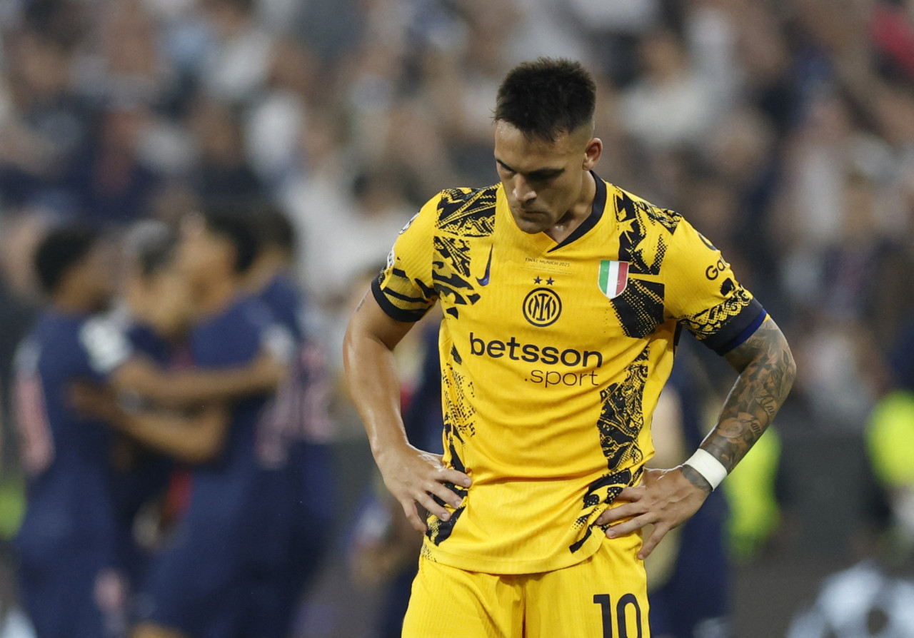 Lautaro Martínez en la derrota del Inter en la final de la Champions League. Foto: REUTERS/Peter Cziborra